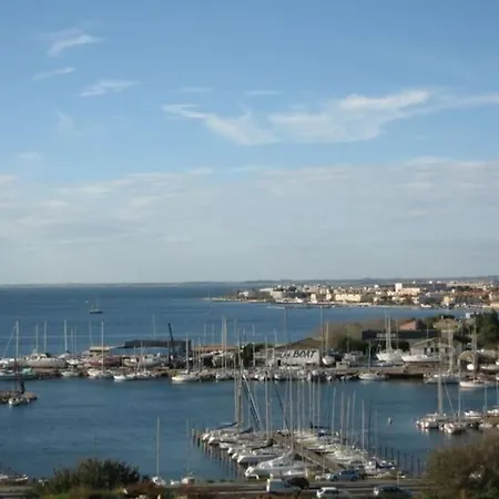 Grande Neuve Avec Piscine Pres Et Sete
