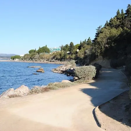 Grande Neuve Avec Piscine Pres Et Sete Villa