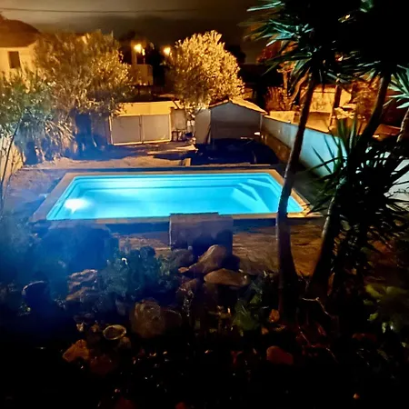 Grande Neuve Avec Piscine Pres Et Sete Villa