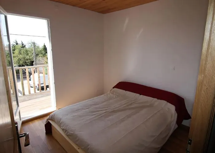 Grande Neuve Avec Piscine Pres Et Sete Villa