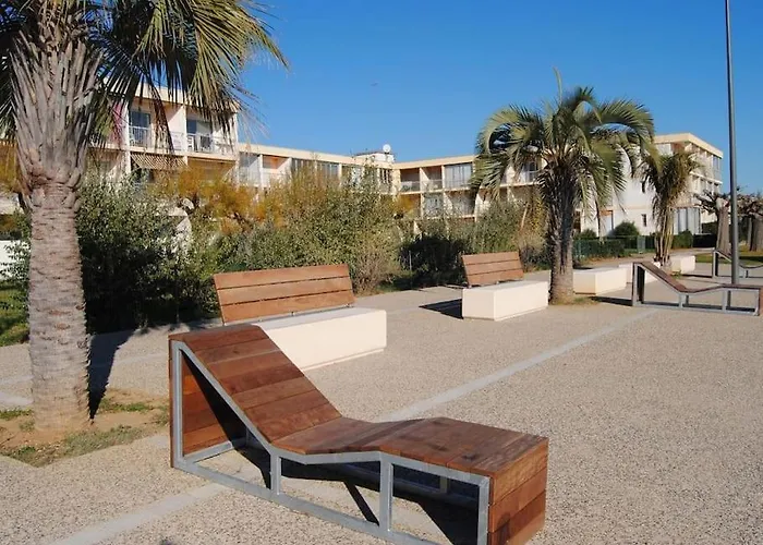Villa Grande Neuve Avec Piscine Pres Et Sete