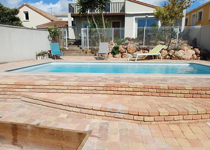 Grande Neuve Avec Piscine Pres Et Sete Villa *